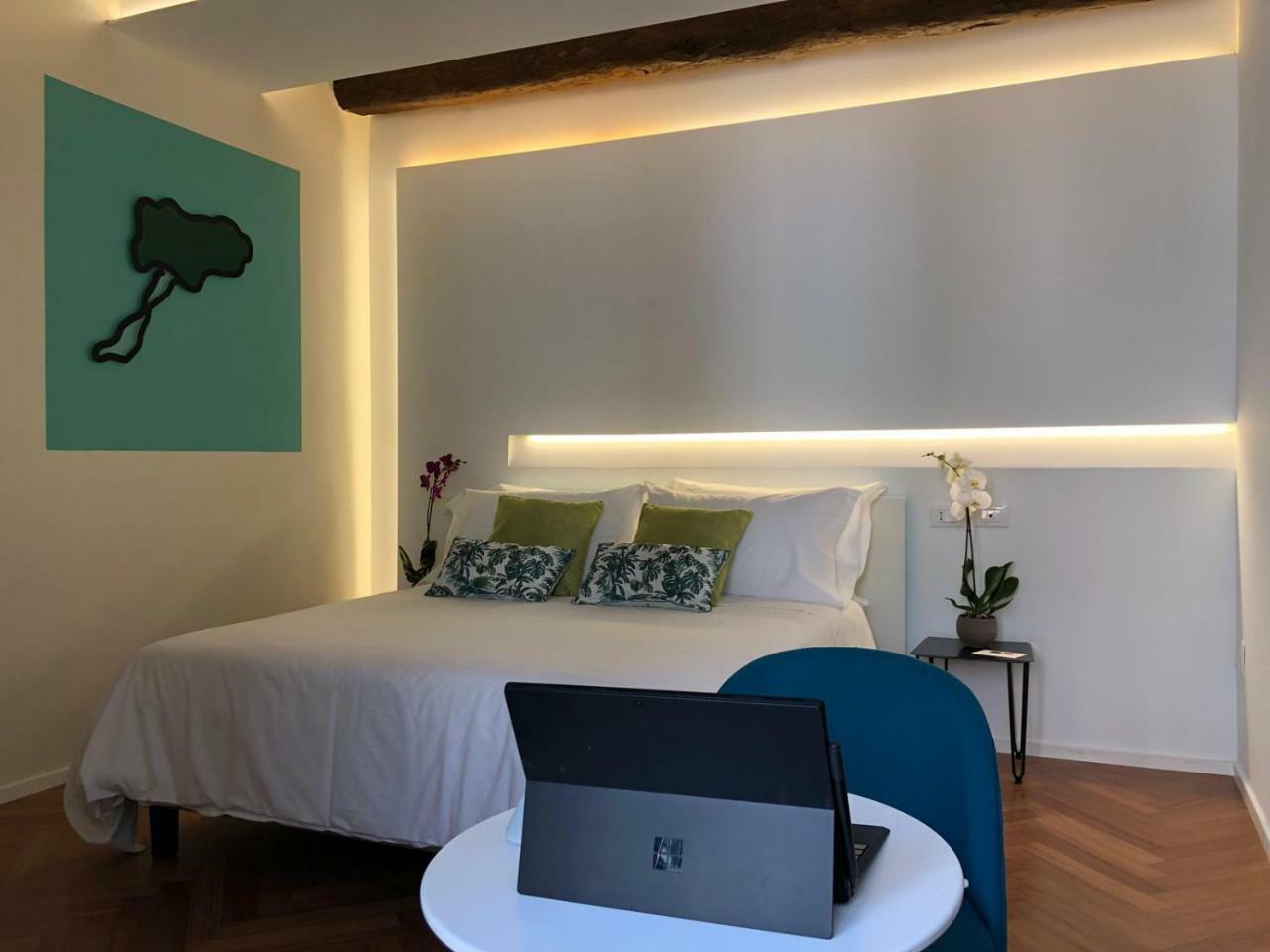 Hotel Duetto Al Duomo à Naples Extérieur photo